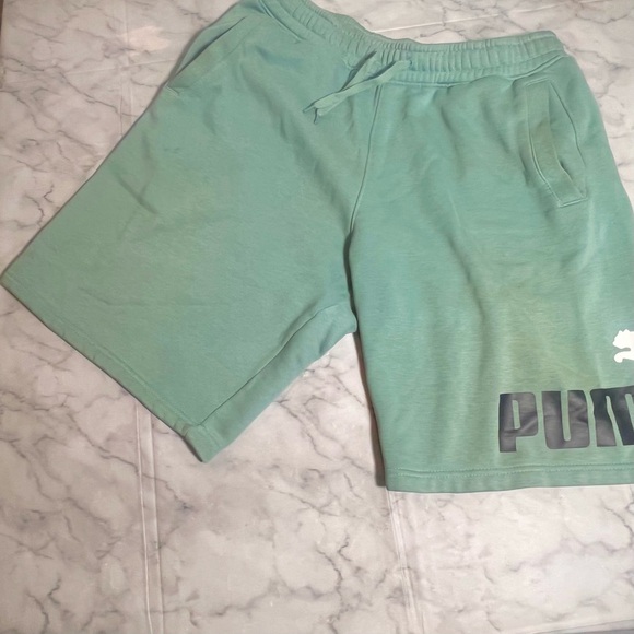 Puma Men's Fleece Sweat Shorts Green 10” Large Logo Graphic Shorts S Athleisure - Picture 5 of 7